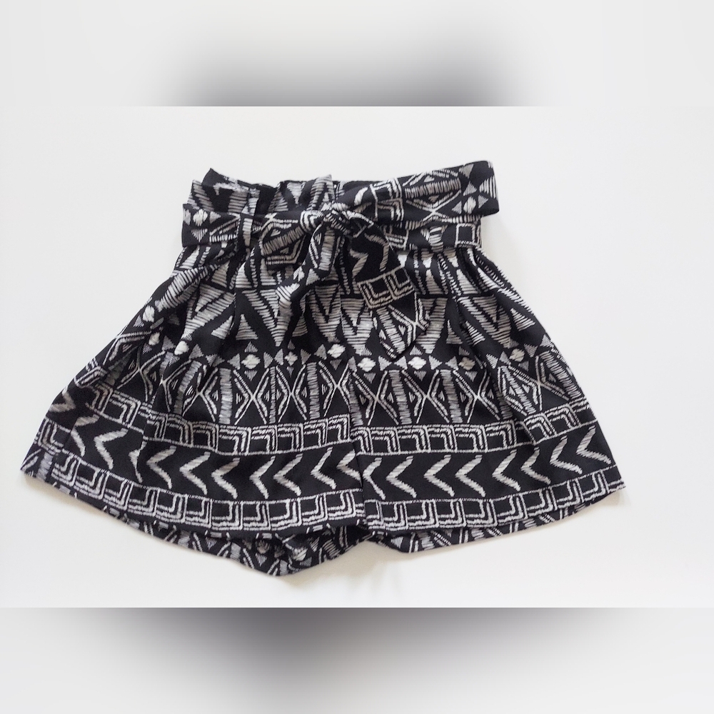 Monteau Los Angeles Tie Waist Shorts Black White Aztec Print Womens Small